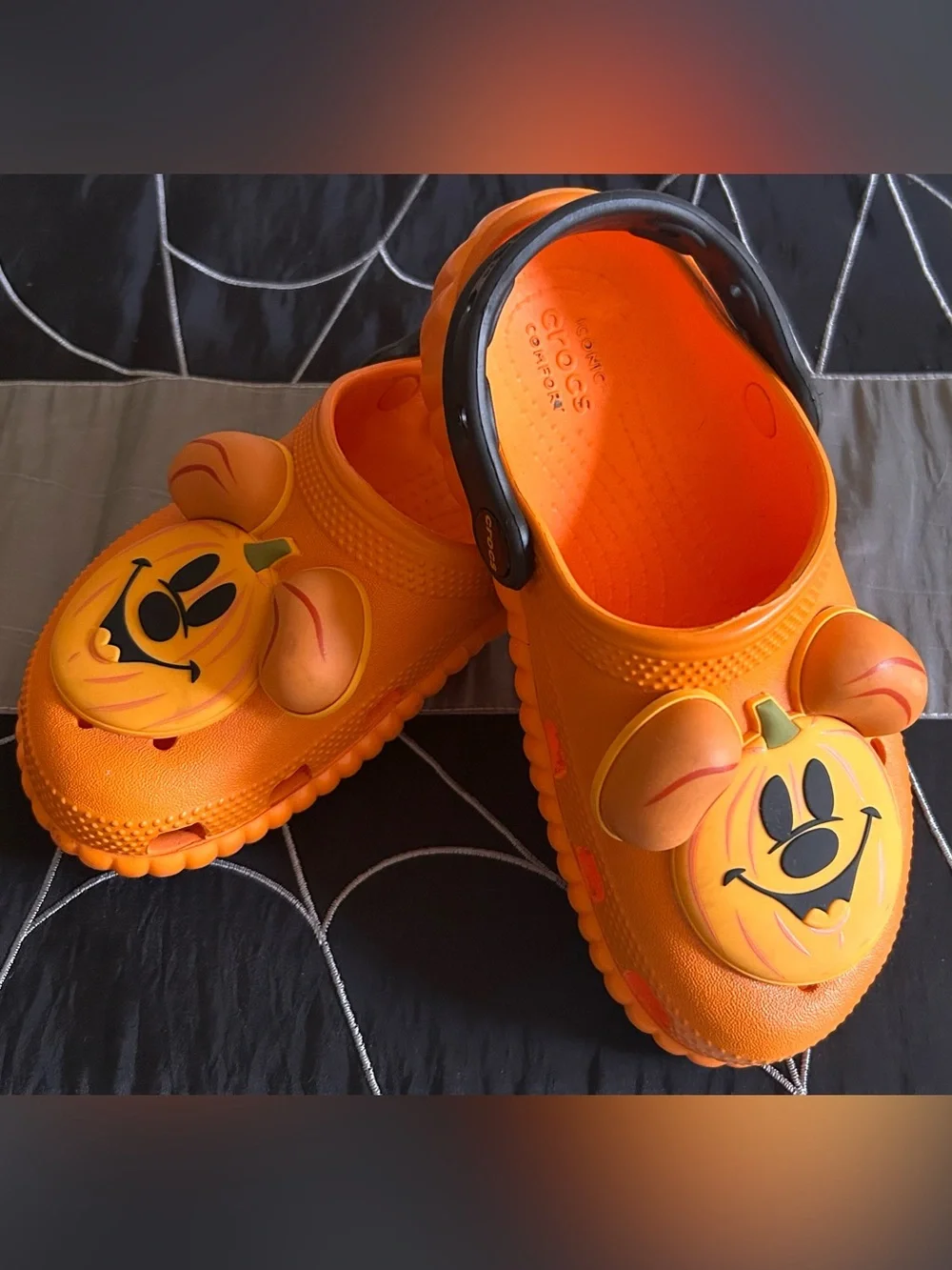 CROCS Disney 2025 Mickey Mouse Pumpkin Halloween Sz 12 Orange Limited Edition 🎃